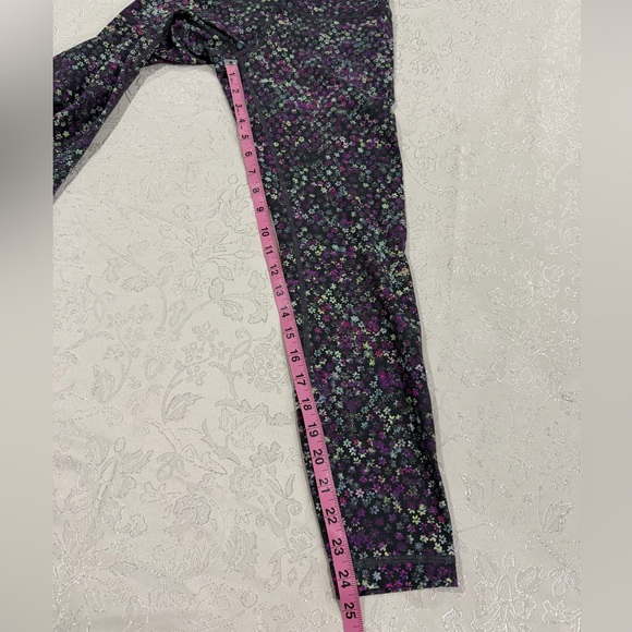 Floral Patterned Lululemon leggings - Picture 3 of 8